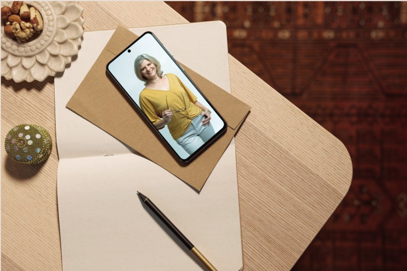 Telefon jako ilustrace konzultace pro podnikatelky